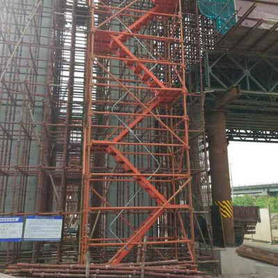 聚力安全，筑牢防線——論建筑施工安全爬梯與高空作業通道的重要性